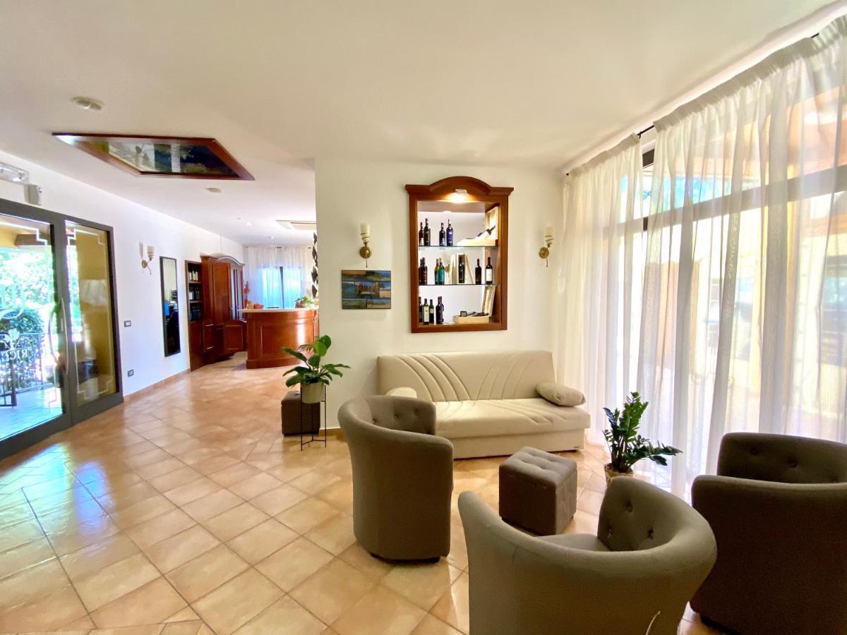 Hotel Ristorante Le Querciolaie Dei Ricci Fonteblanda Luaran gambar
